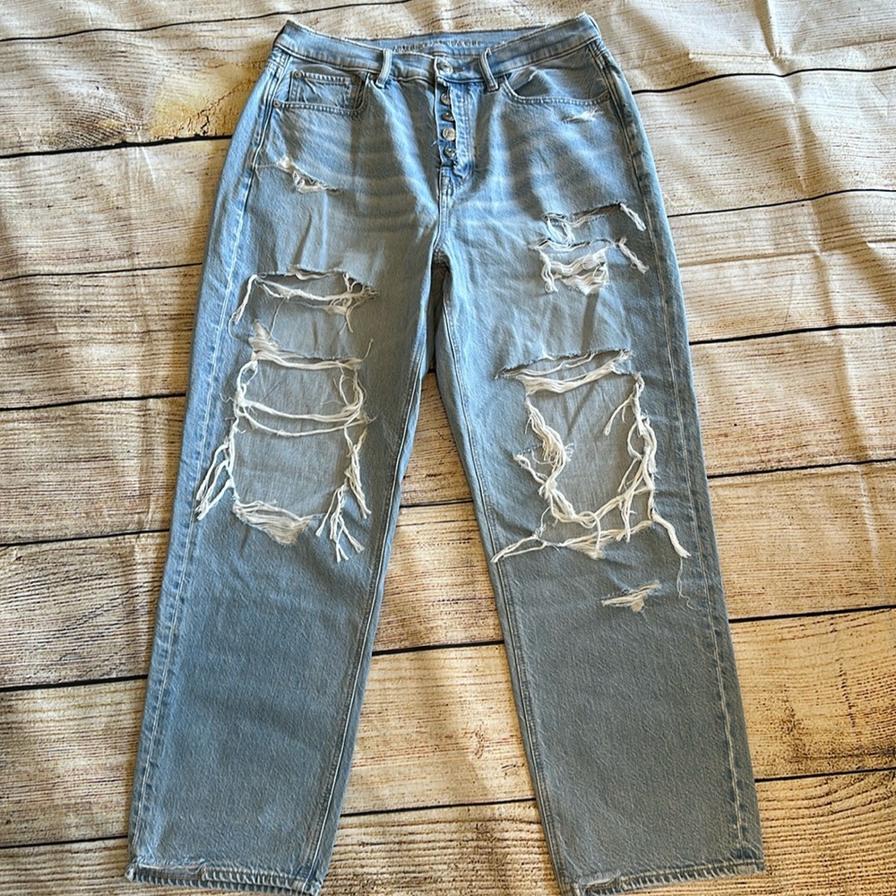 AE 90’s Boyfriend Jeans Size 10